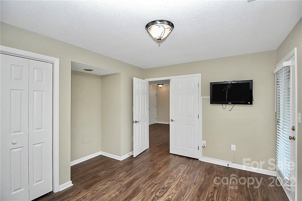 5003 Sharon Road, Unit N Charlotte, NC 28210 - Photo 9 of 11 a view of a livingroom with wooden floor