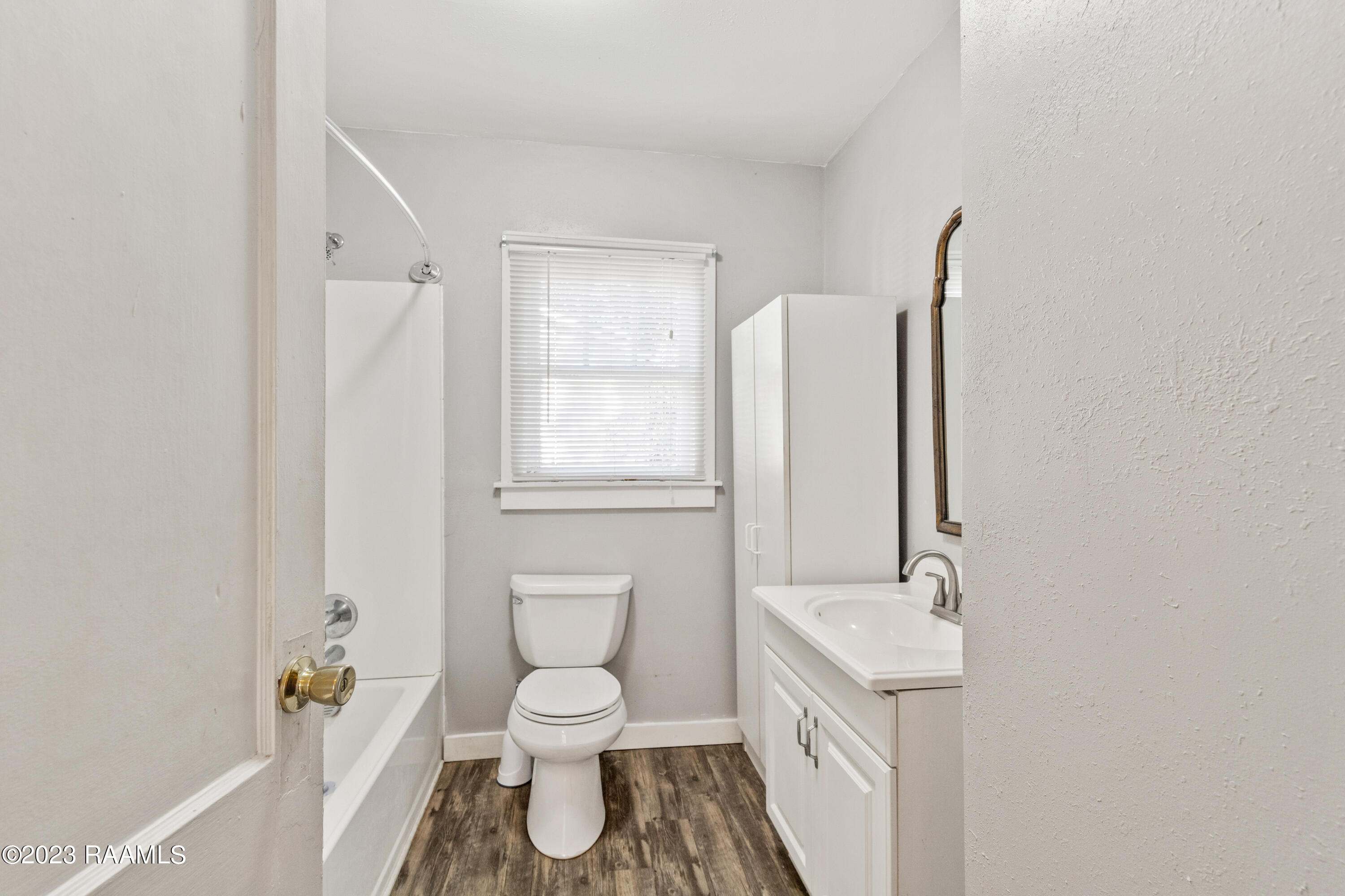 267 Ridgewood Street Lafayette, LA 70506 - Photo 13 of 23 Bath 1 far