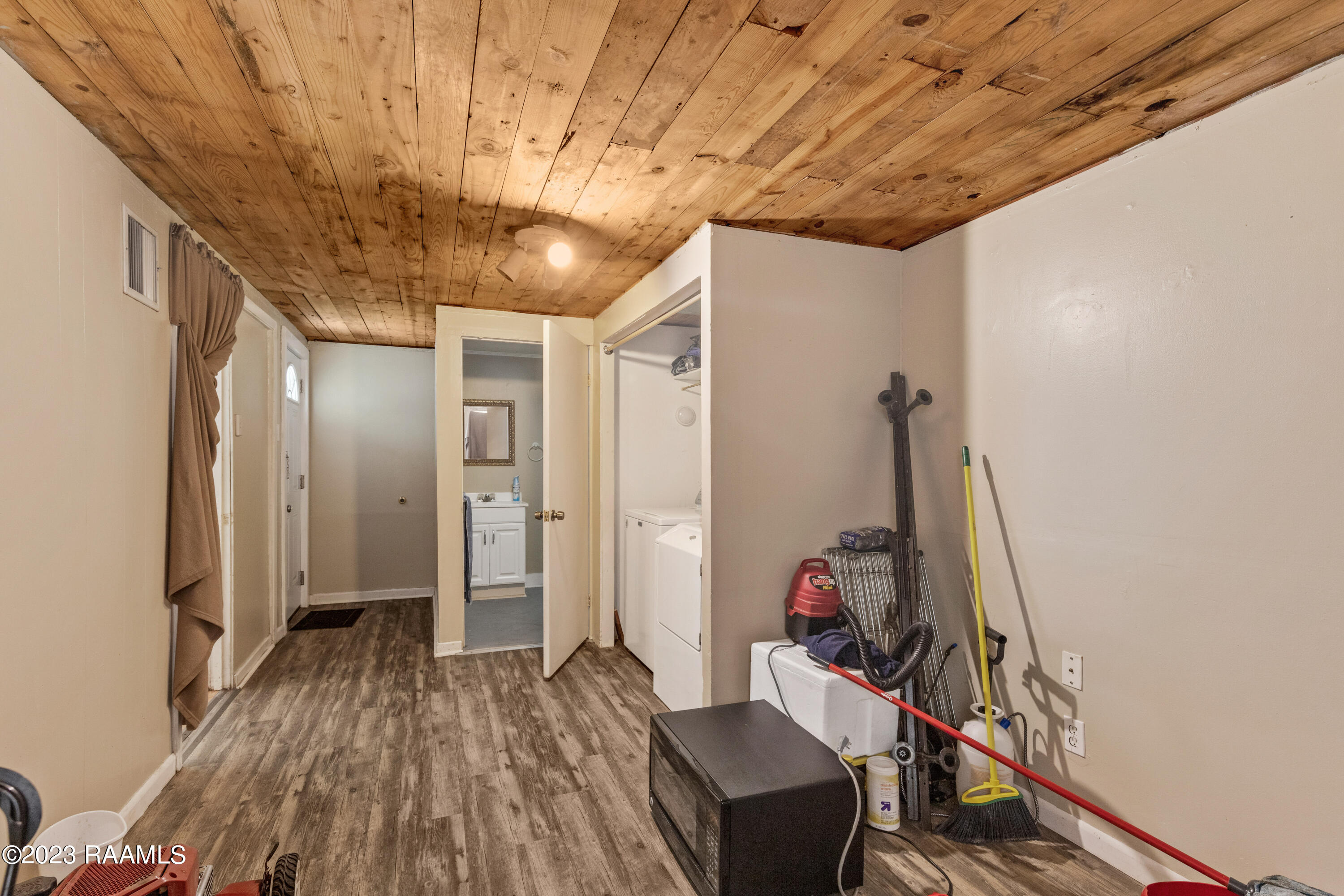 267 Ridgewood Street Lafayette, LA 70506 - Photo 17 of 23 Extra room with utility