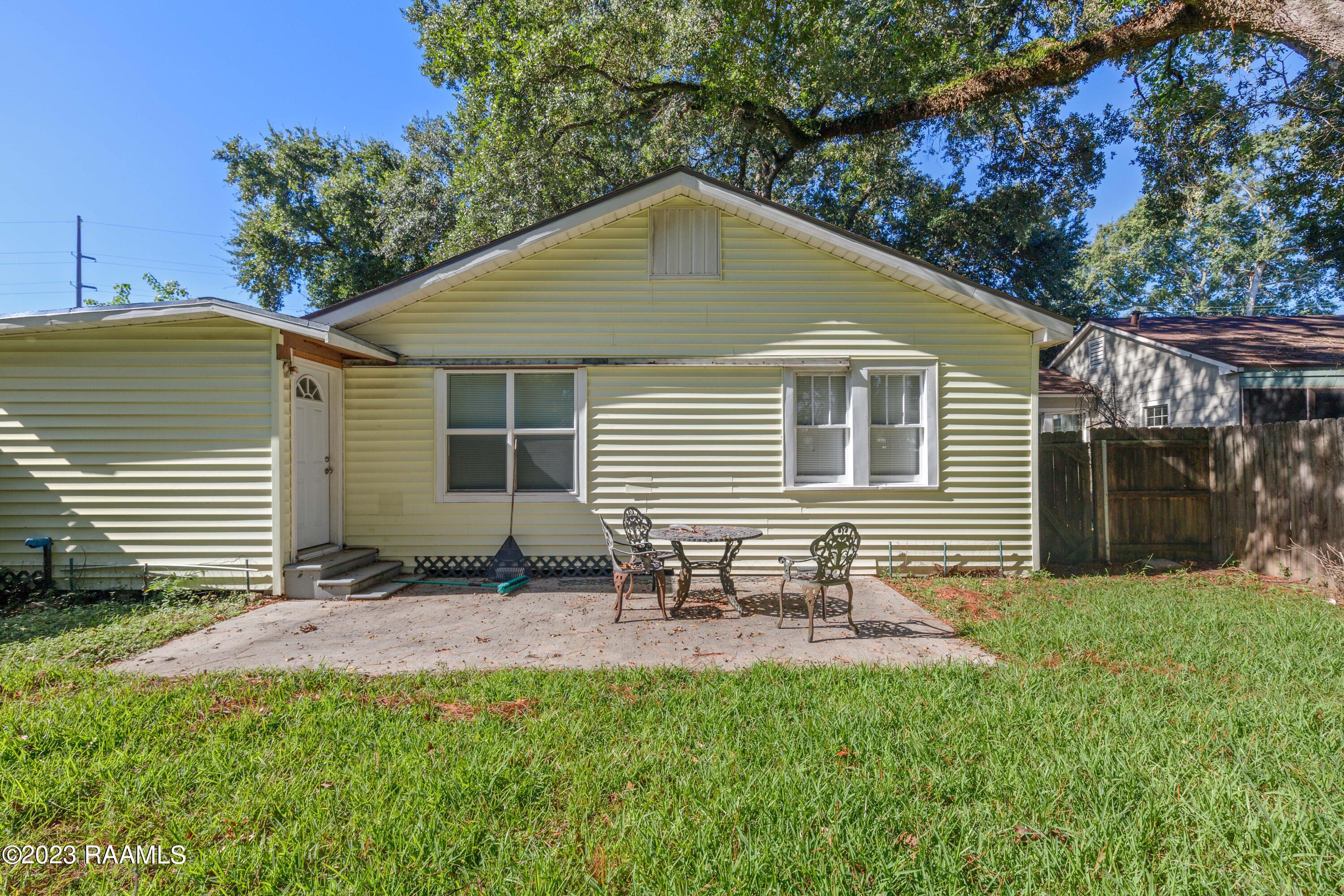 267 Ridgewood Street Lafayette, LA 70506 - Photo 20 of 23 Rear patio (1)
