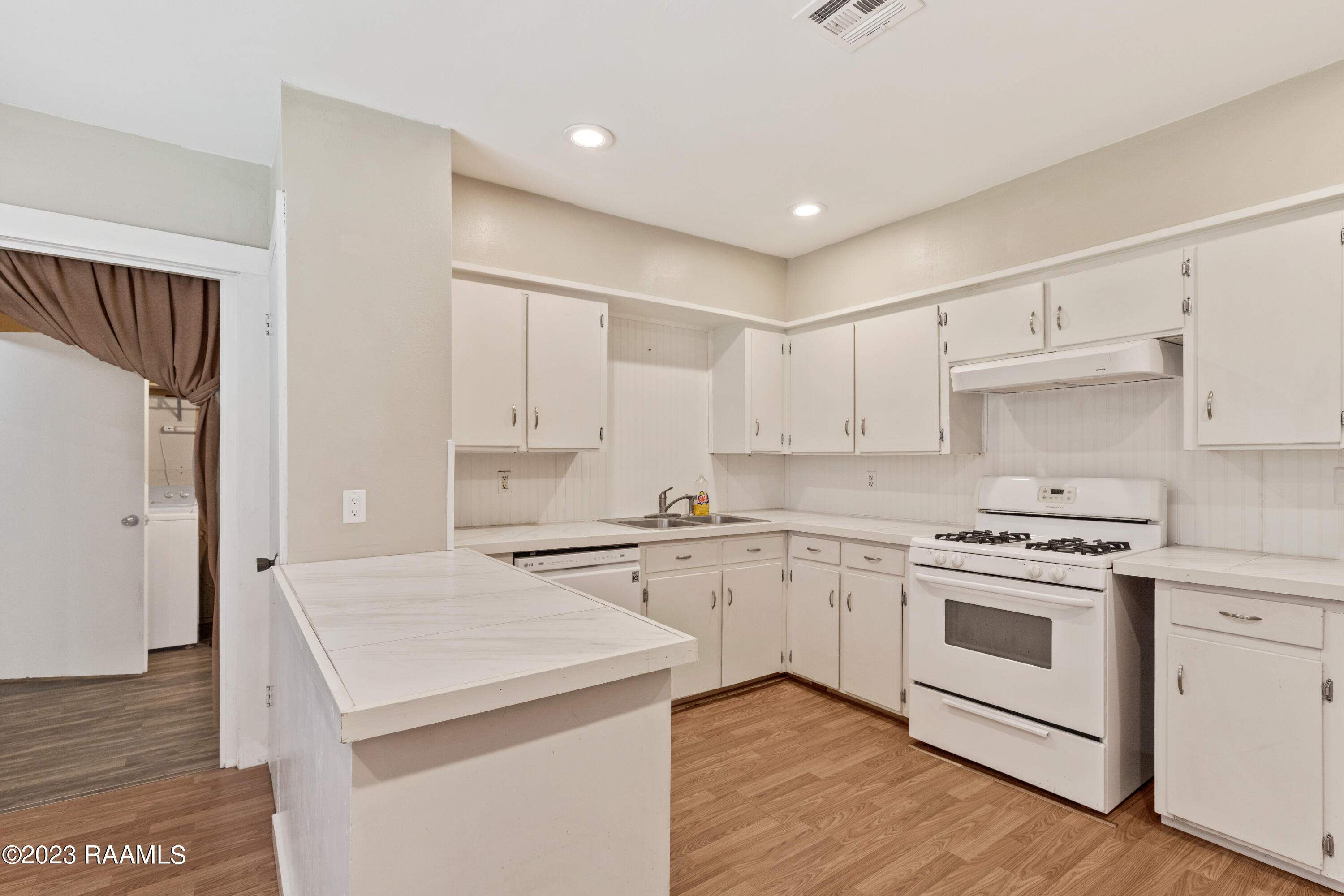 267 Ridgewood Street Lafayette, LA 70506 - Photo 8 of 23 Kitchen and snack