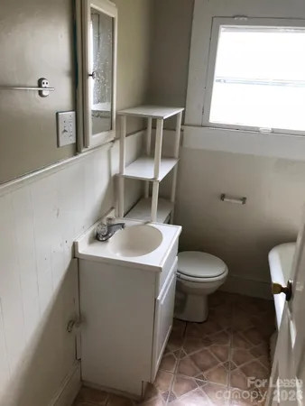 $1,050 | 656 East Sharpe Street, Statesville, NC 28677