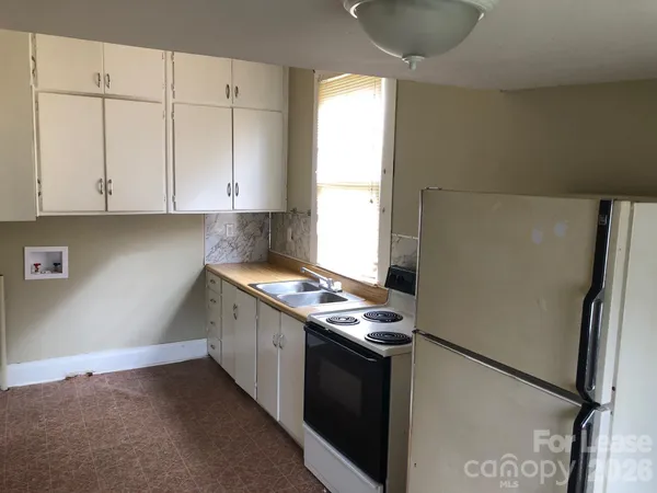 $1,050 | 656 East Sharpe Street, Statesville, NC 28677