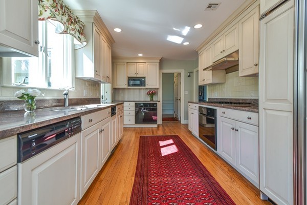 29 Greylock Road Wellesley, MA 02481 - Photo 12 of 26