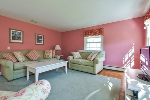 29 Greylock Road Wellesley, MA 02481 - Photo 18 of 26