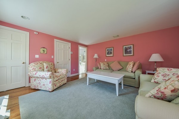 29 Greylock Road Wellesley, MA 02481 - Photo 19 of 26