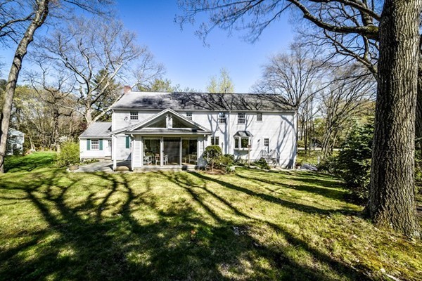 29 Greylock Road Wellesley, MA 02481 - Photo 3 of 26