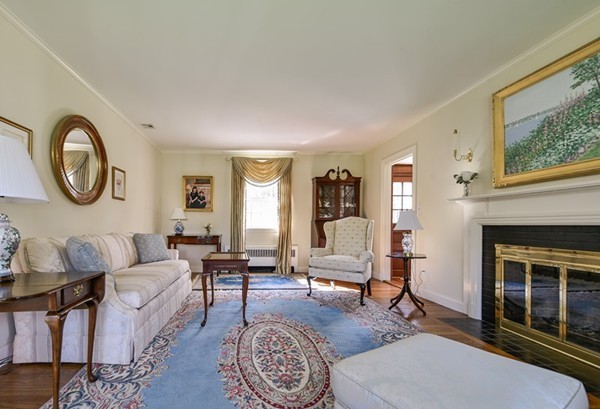 29 Greylock Road Wellesley, MA 02481 - Photo 5 of 26