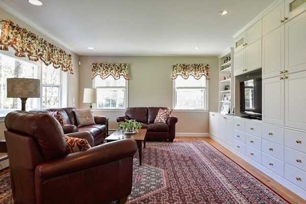 29 Greylock Road Wellesley, MA 02481 - Photo 9 of 26