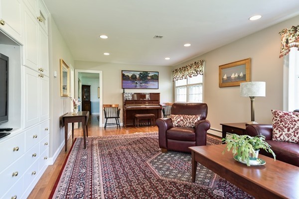 29 Greylock Road Wellesley, MA 02481 - Photo 10 of 26