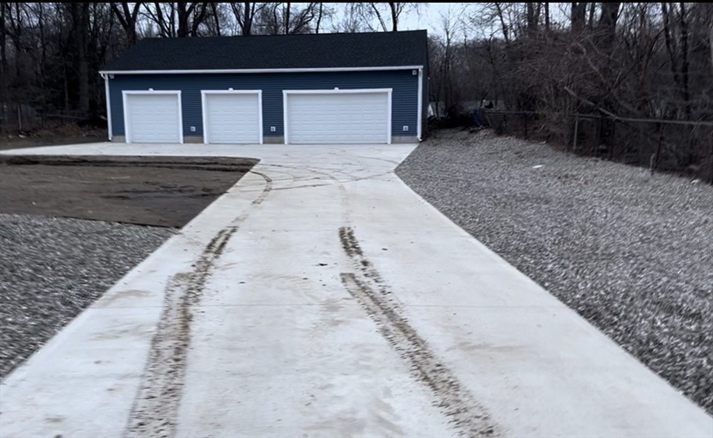 19 Meadowbrook Road Agawam, MA 01001 - Photo 3 of 8 a front view of a house