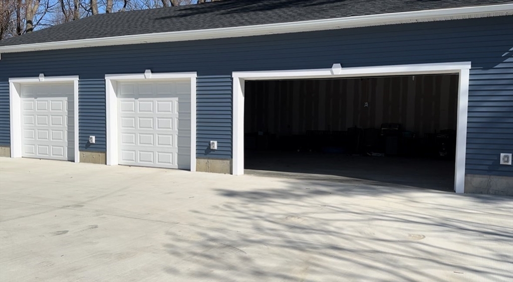 19 Meadowbrook Road Agawam, MA 01001 - Photo 5 of 8 a view of an empty room