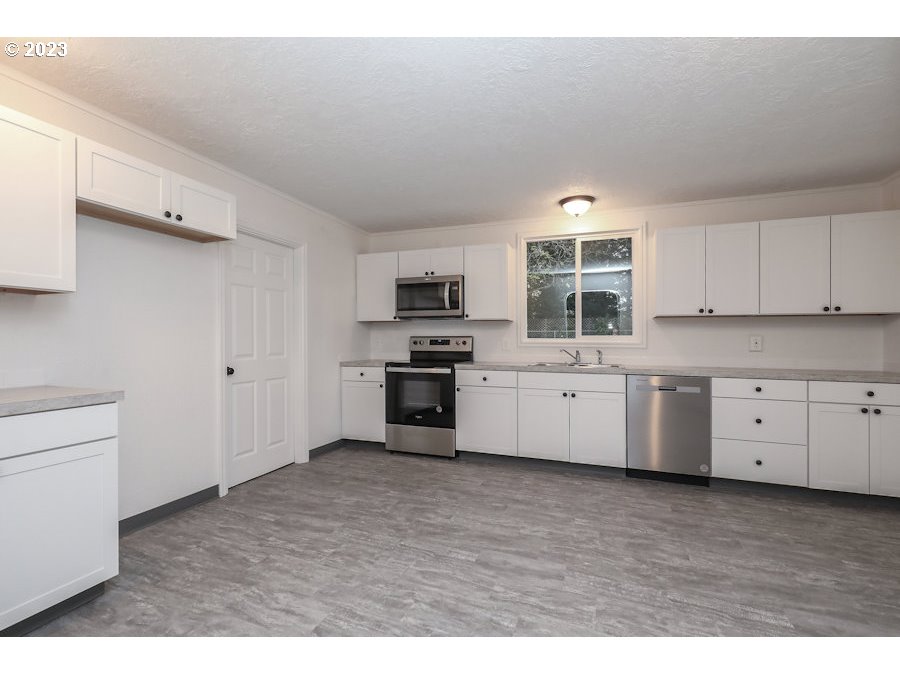 3538 Columbia Heights Road Longview, WA 98632 - Photo 4 of 14 Gallery Image 4