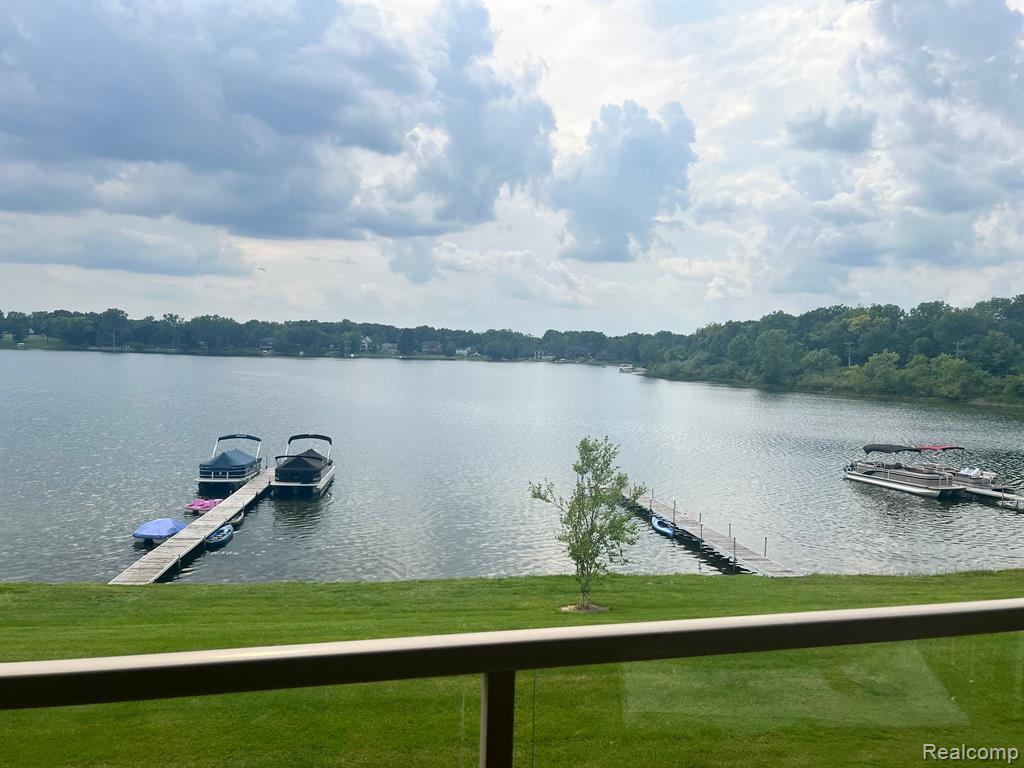 1940 Klingensmith Road, Unit 47B Bloomfield Hills, MI 48302 - Photo 5 of 36