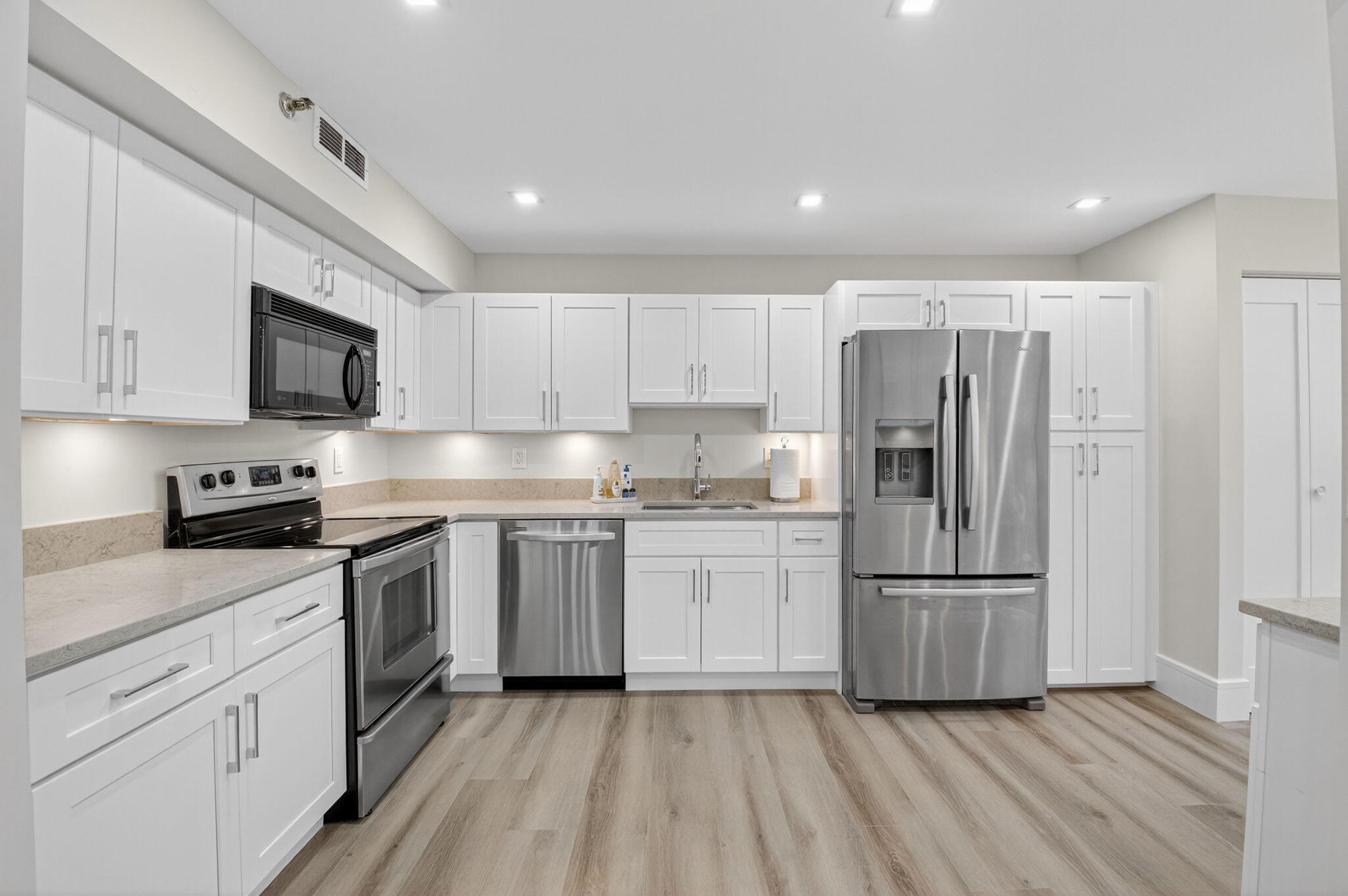 7225 Promenade Drive, Unit 302 Boca Raton, FL 33433 - Photo 14 of 51 kitchen