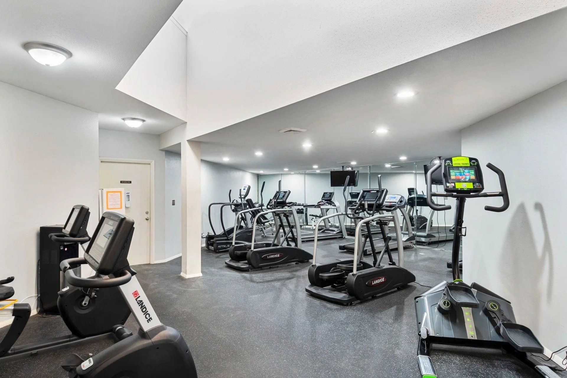 501 Pelham Drive Columbia, SC 29209 - Photo 10 of 23 a view of a room with gym equipment