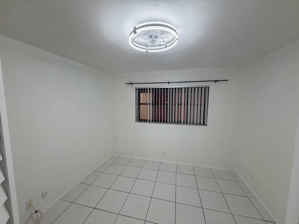 2977 Riverside Drive Coral Springs, FL 33065 - Photo 20 of 24 WhatsApp Image 2026-06-28 at 16.50.53 (9