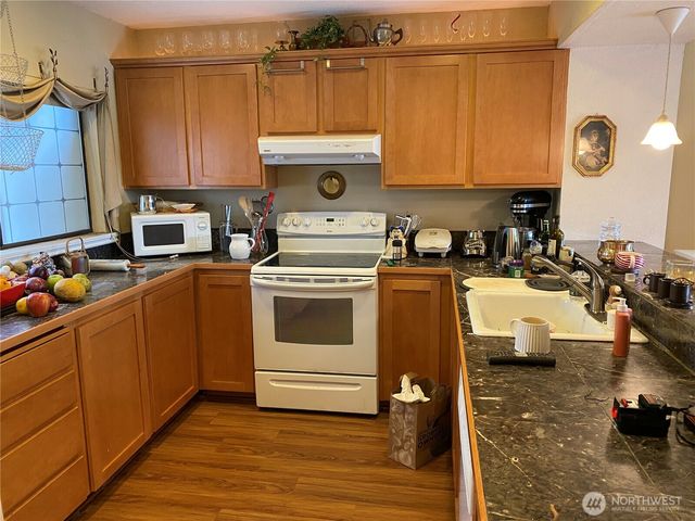 $315,000 | 321 Southwest 112th Street, Unit 202, Seattle, WA 98146