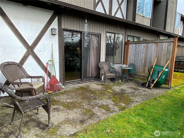 $315,000 | 321 Southwest 112th Street, Unit 202, Seattle, WA 98146
