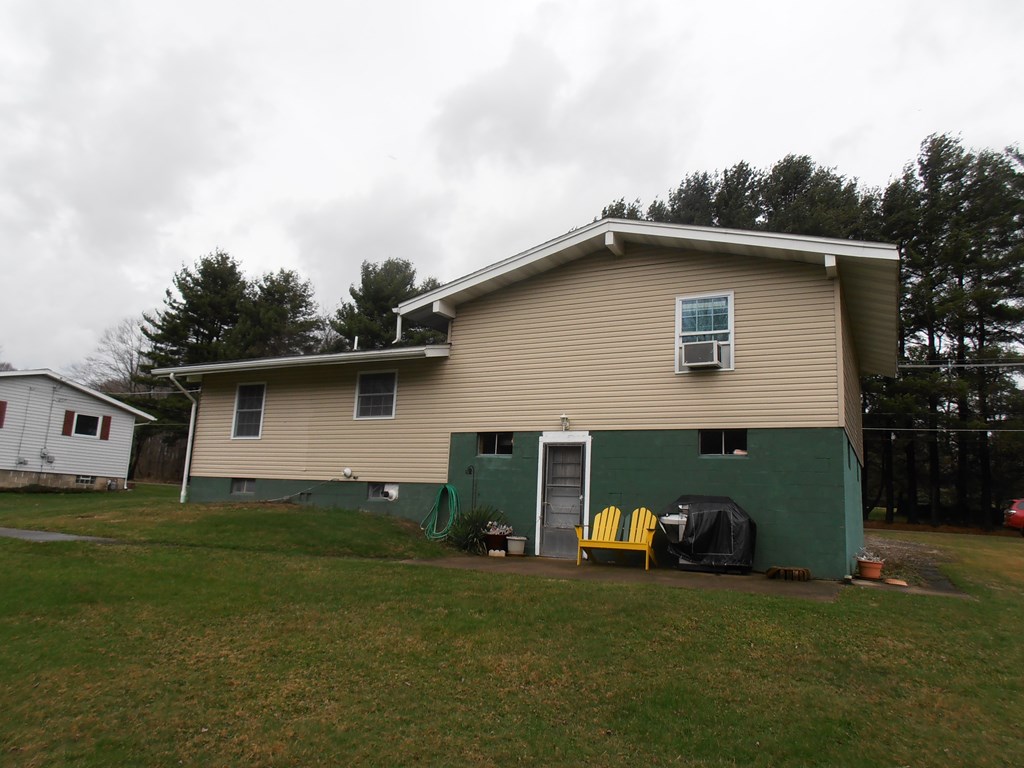 131 Miller Road Franklin, PA 16323 - Photo 3 of 38