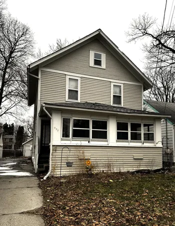 $139,900 | 925 South Holmes Street, Lansing, MI 48912