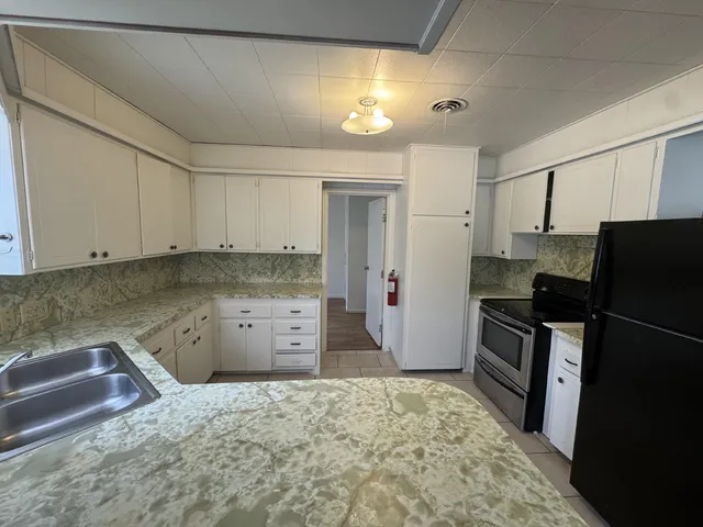 $950 | 2123 25th Street, Unit REAR, Lubbock, TX 79411