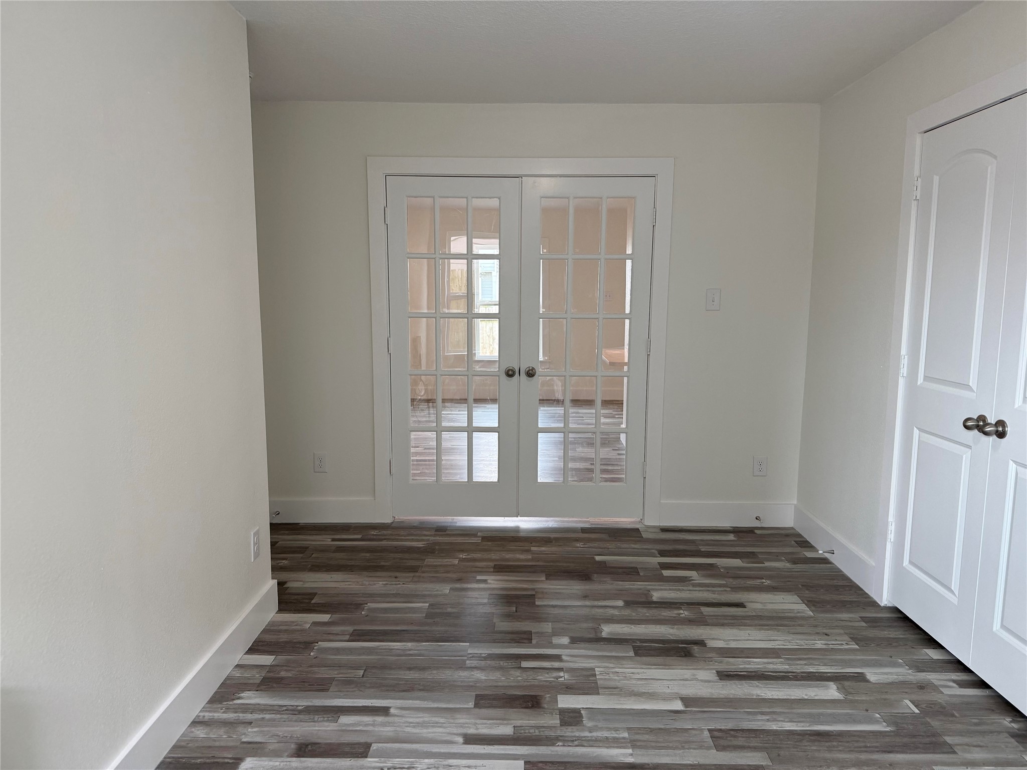 8419 Hannah Rd Cove Cove, TX 77523 - Photo 7 of 28 a view of wooden floor and windows in a room