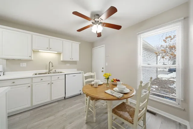 $255,000 | 2634 Oakshire Court, Aurora, IL 60502