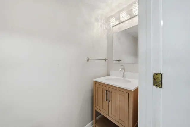 $255,000 | 2634 Oakshire Court, Aurora, IL 60502