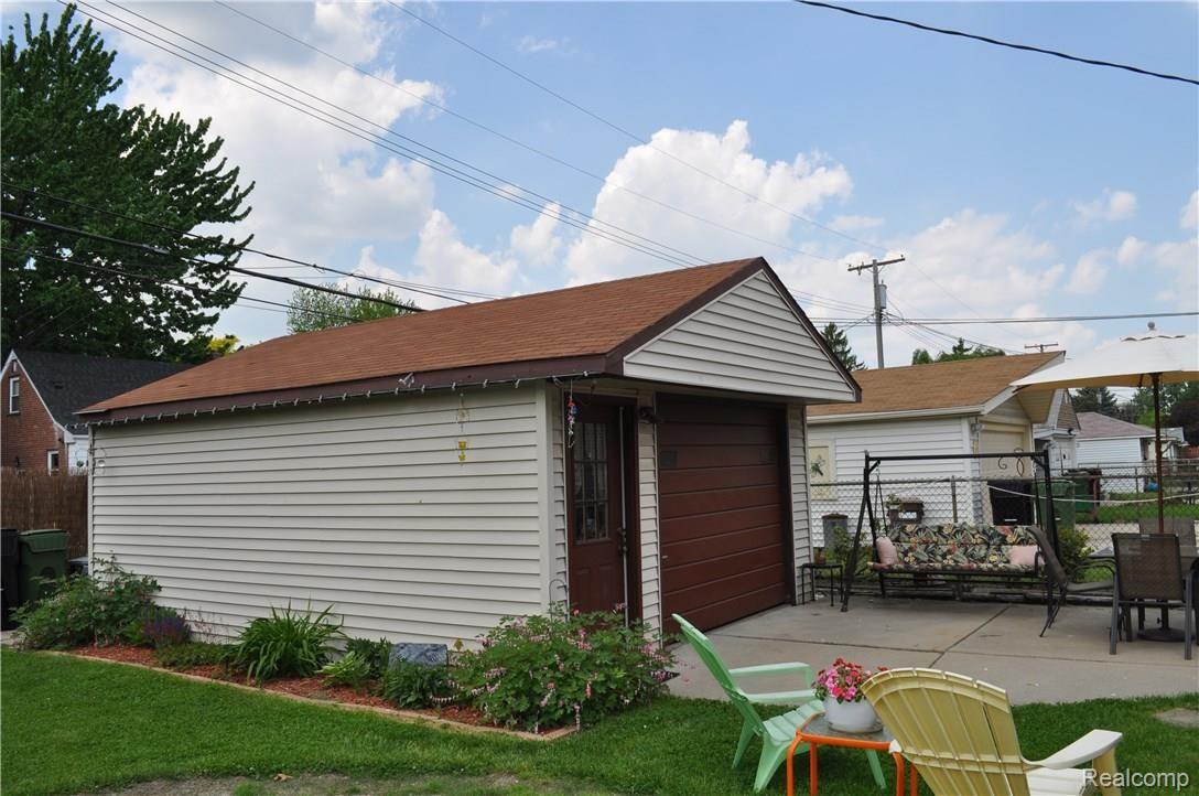 9724 Rosedale Boulevard Allen Park, MI 48101 - Photo 15 of 16 DSC_0063.JPG