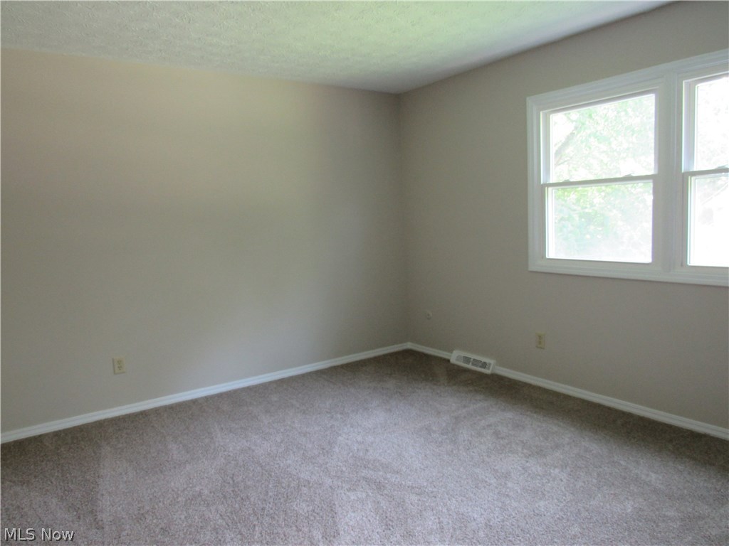 48-50 Hurst Road Painesville, OH 44077 - Photo 13 of 34 Neutral master bedroom!
