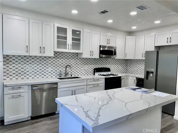 $4,500 | 204 Greenmoor, Irvine, CA 92614