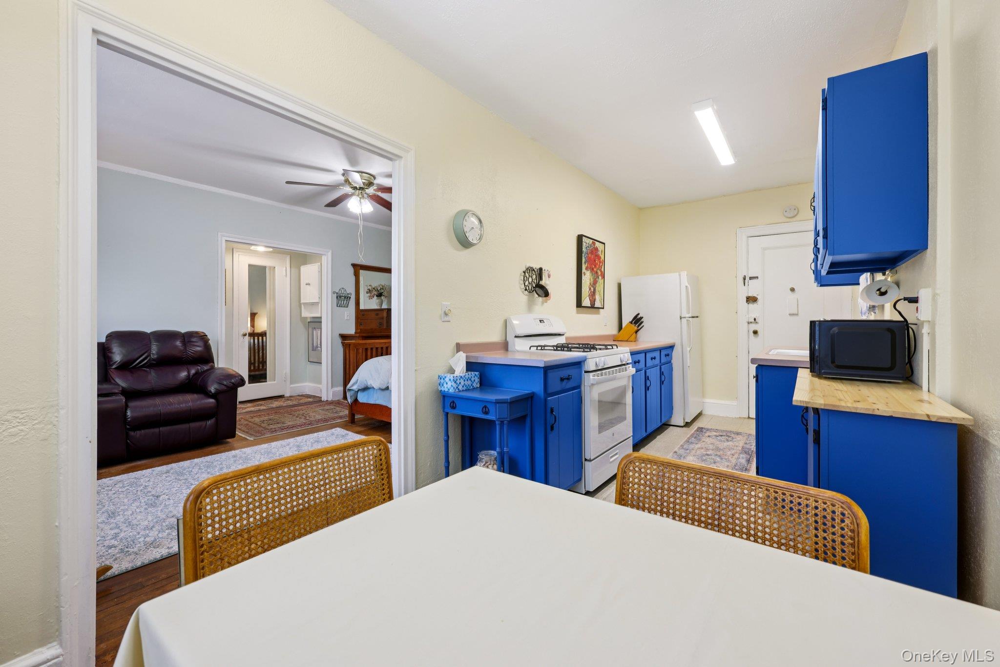 2 Lockwood Avenue, Unit 3D Bronxville, NY 10708 - Photo 4 of 12 a bedroom with a bed and a bathroom