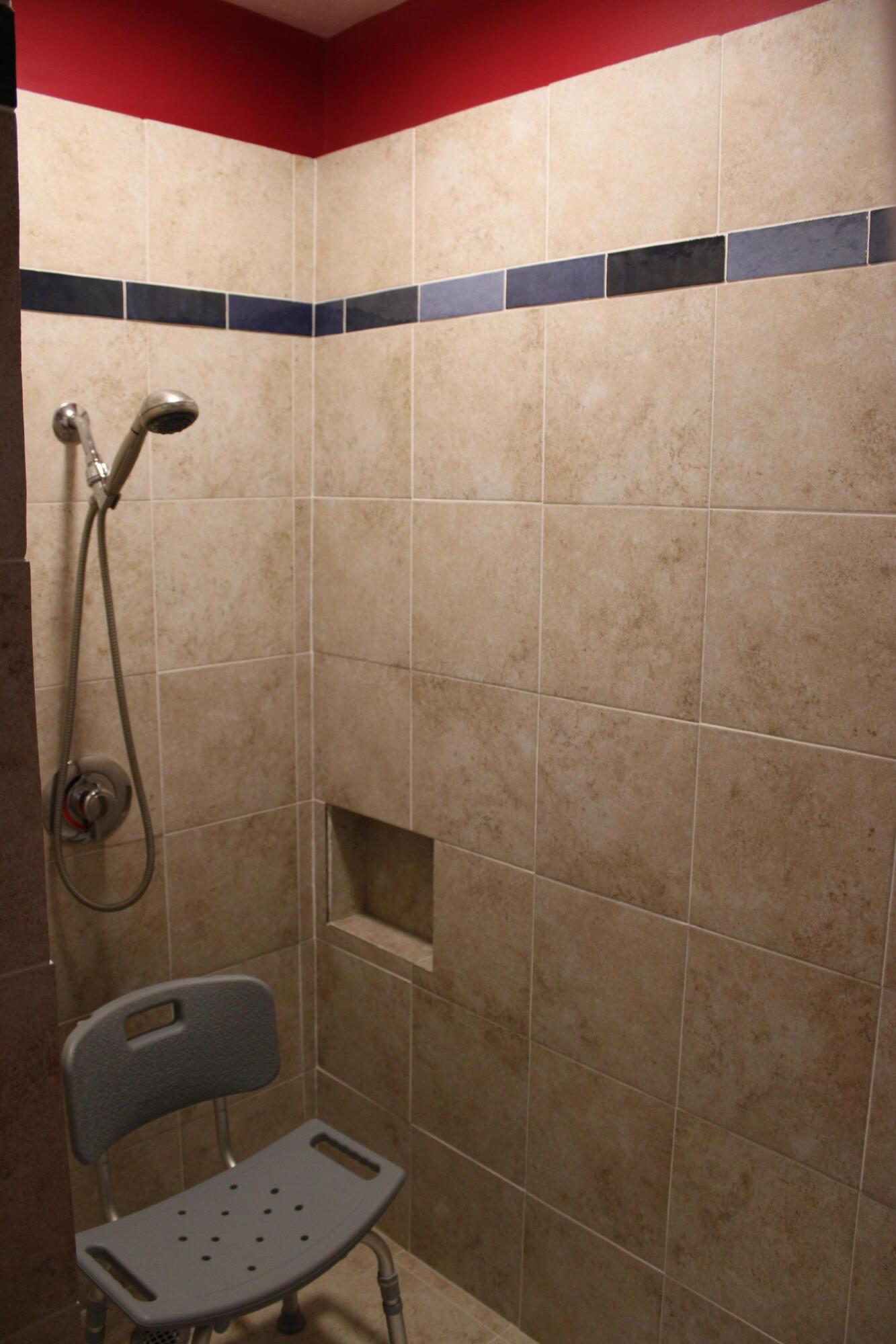 3270 Riverside Airport Road Zanesville, OH 43701 - Photo 23 of 24 Bedroom 3 Shower