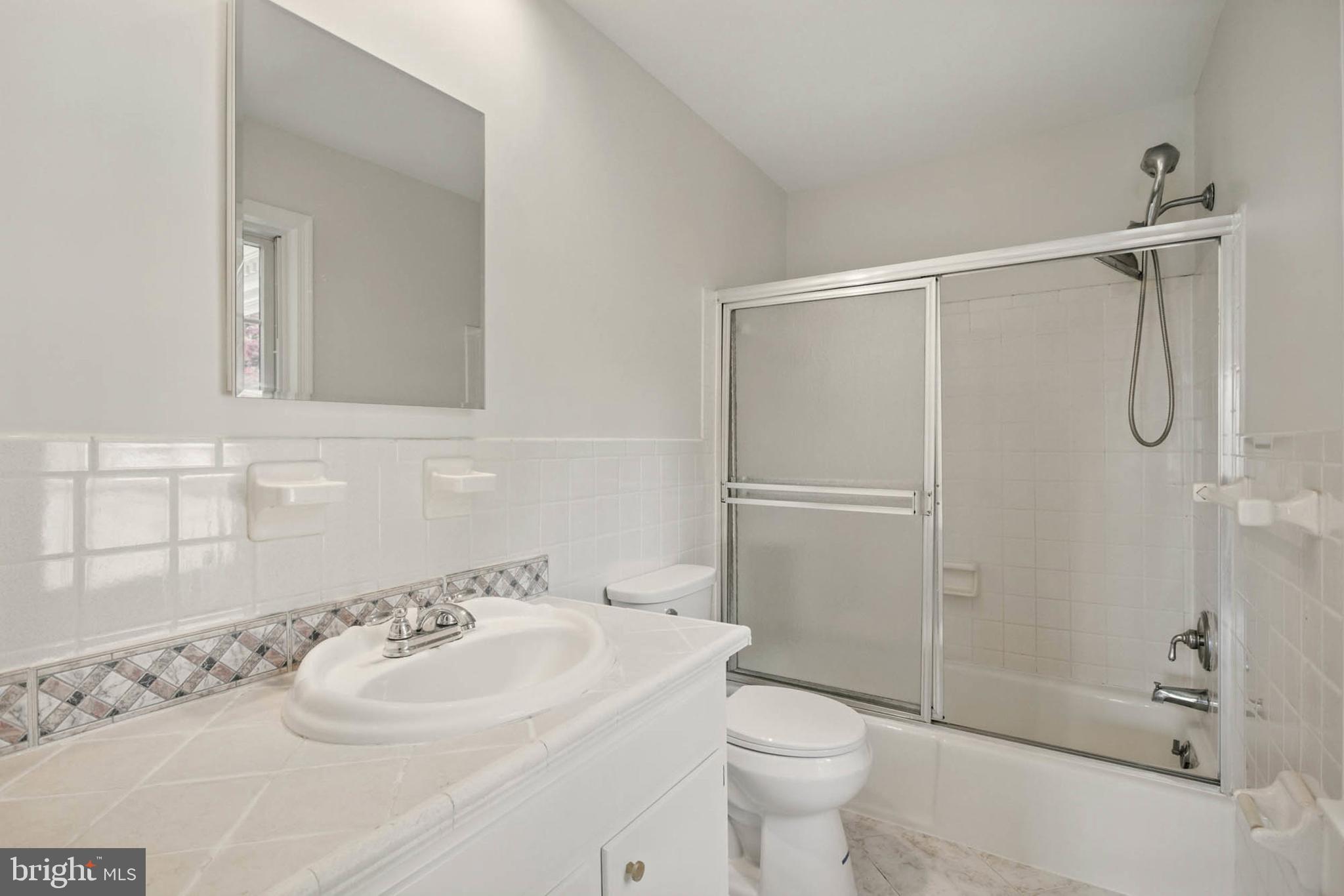 7605 Range Road Alexandria, VA 22306 - Photo 22 of 40 primary bathroom