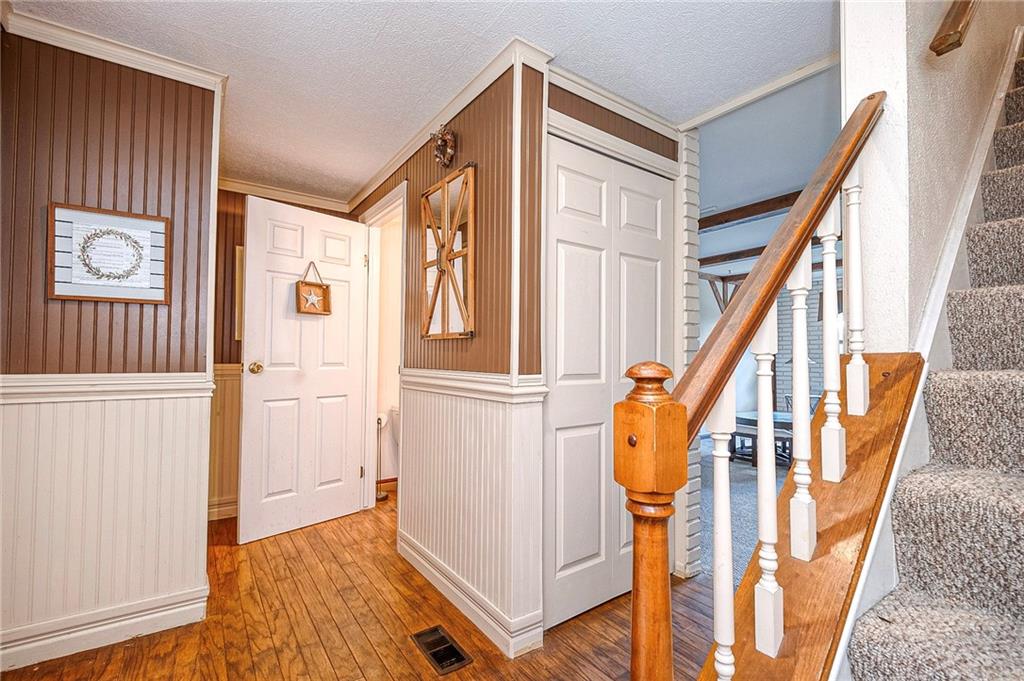 512 Aten Road Coraopolis, PA 15108 - Photo 10 of 30
