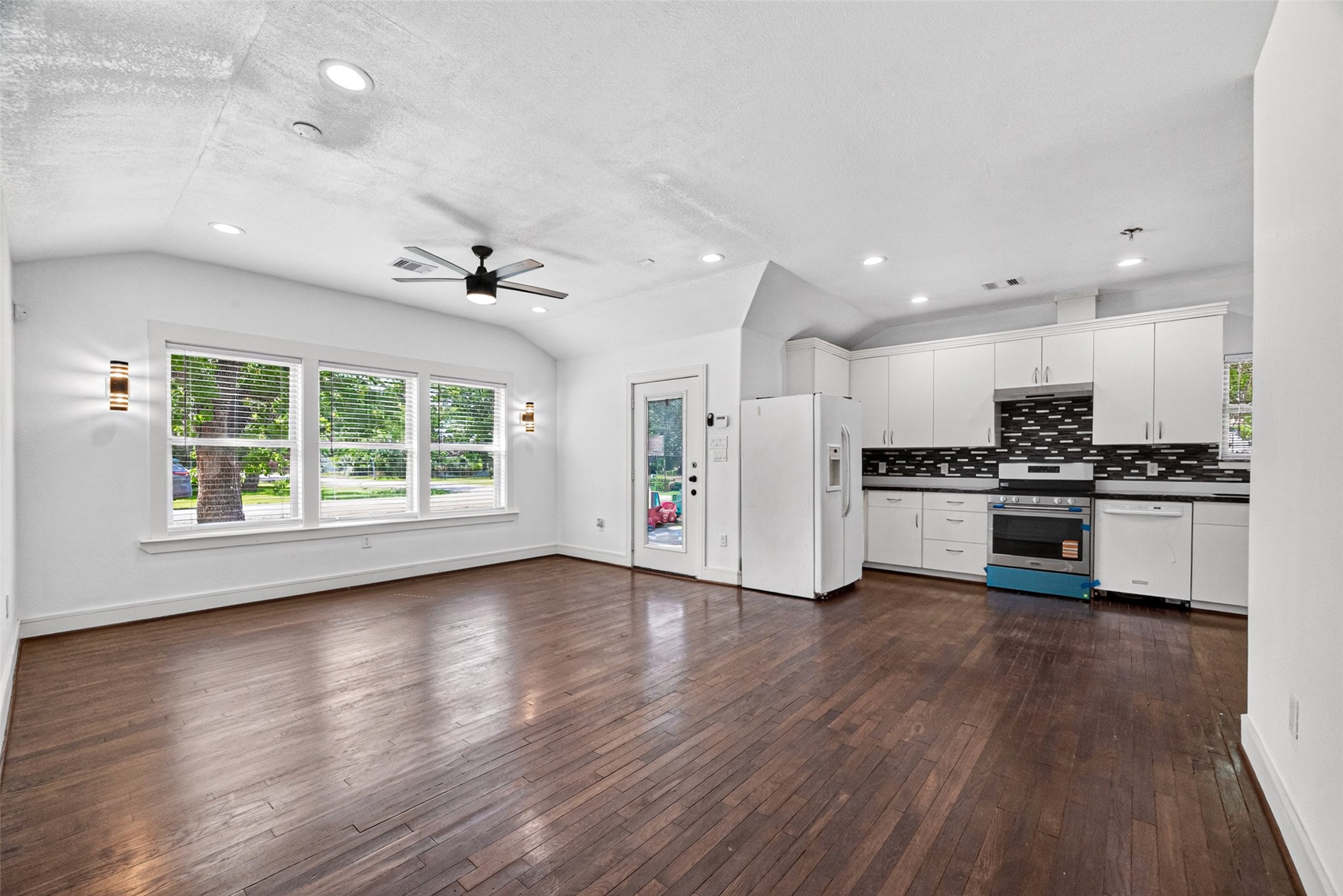 7030 Sidney Street Houston, TX 77021 - Photo 8 of 32