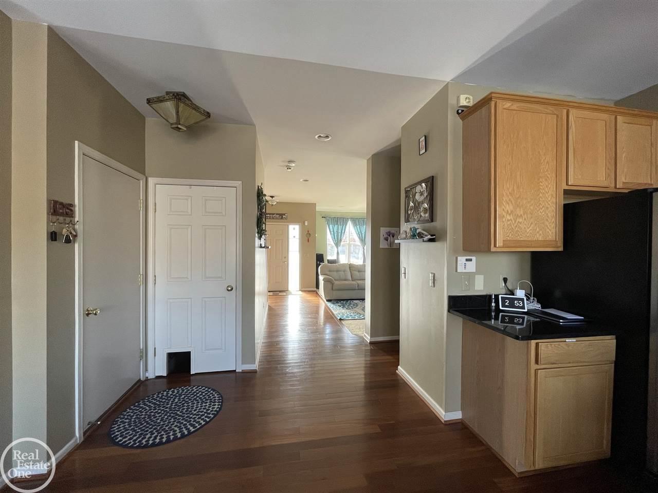 623 Wade Court Rochester, MI 48307 - Photo 14 of 38 50034985-15.JPG