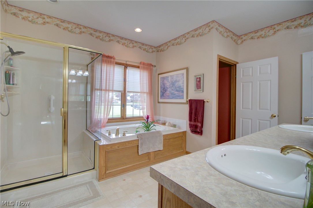 4867 State Road Medina, OH 44256 - Photo 19 of 35 Master Bath with Jetted Garden Tub