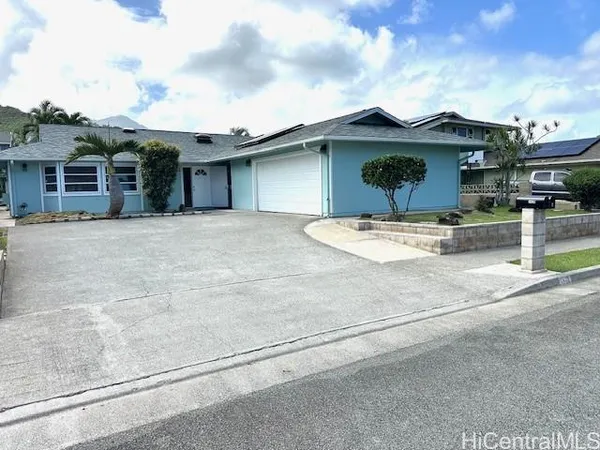 $2,400,000 | 1439 Akuleana Place, Kailua, HI 96734