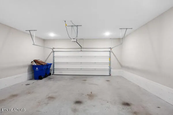 $2,250 | 240 Broadberry Avenue, Oak Ridge, TN 37830