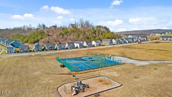 $2,250 | 240 Broadberry Avenue, Oak Ridge, TN 37830