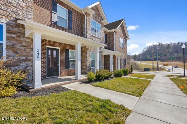 $2,250 | 240 Broadberry Avenue, Oak Ridge, TN 37830