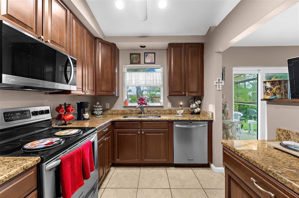 620 Burke Road Venice, FL 34293 - Photo 11 of 37 Gallery Image 11