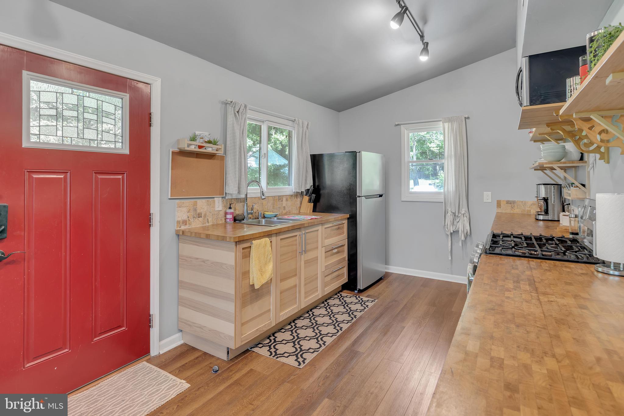 333 Warwick Road Elverson, PA 19520 - Photo 3 of 22 Gallery Image 3