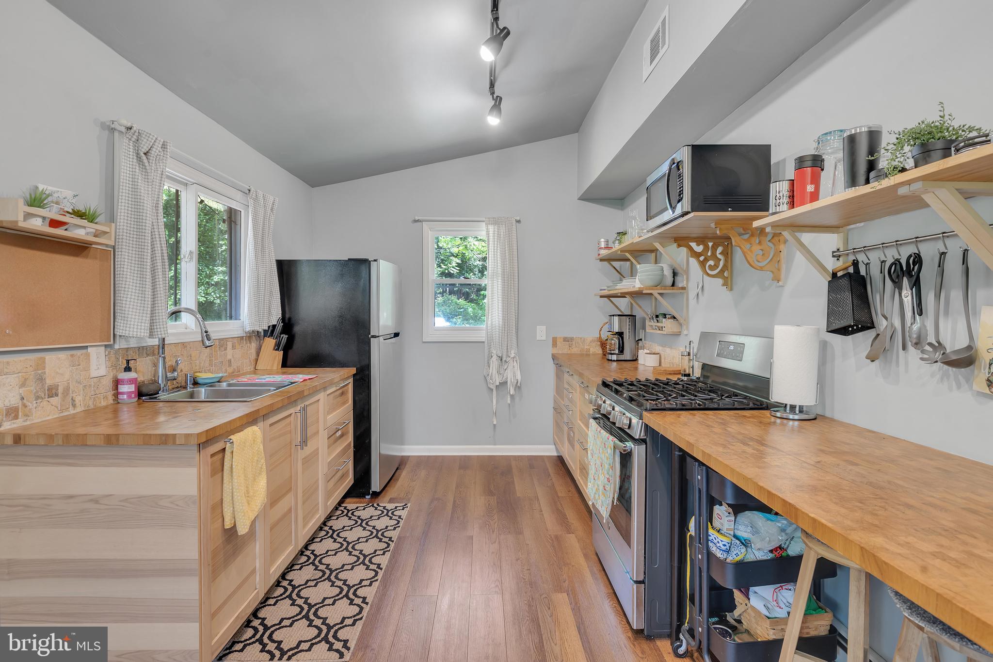 333 Warwick Road Elverson, PA 19520 - Photo 4 of 22 Gallery Image 4
