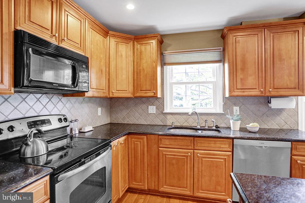 2845 Defford Road Norristown, PA 19403 - Photo 9 of 41 Gallery Image 9