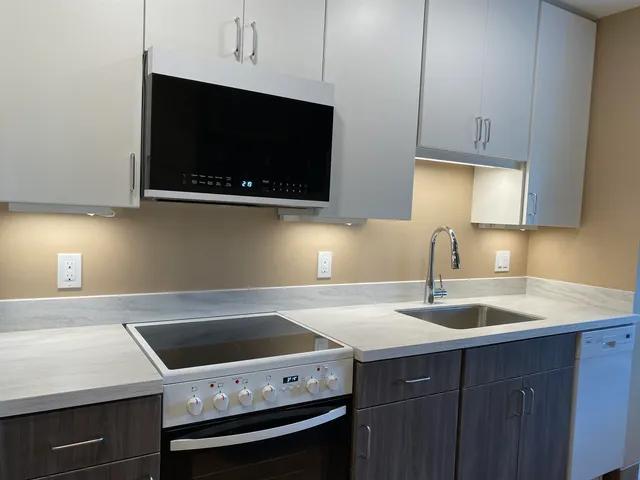 $1,899 | 83 Hanover Street, Unit 508, Manchester, NH 03101