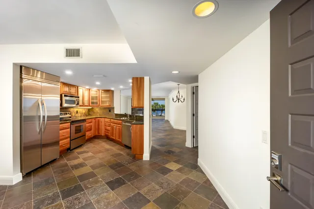 $5,150 | 625 Northwest North River Drive, Unit 303, Stuart, FL 34994