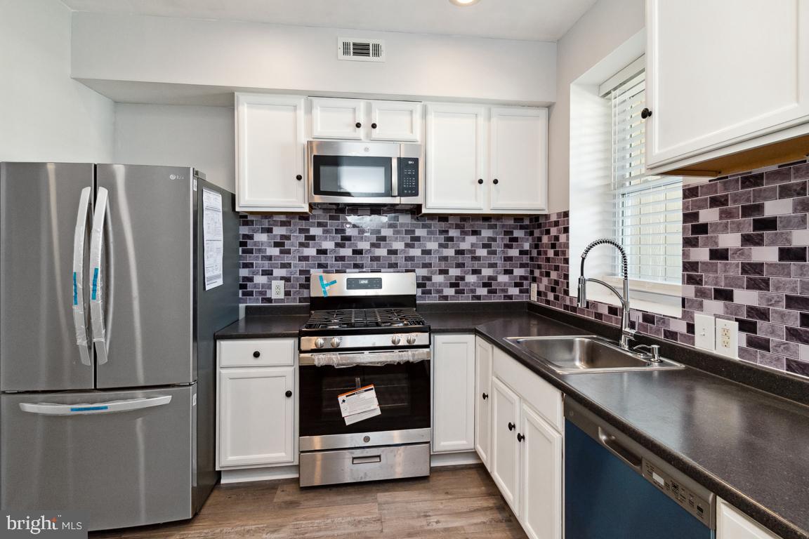 1010 Appleton Street Baltimore, MD 21217 - Photo 3 of 36 Gallery Image 3